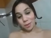阿拉伯鬼妹在淋浴自拍